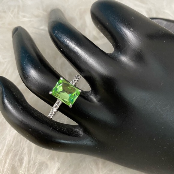 Jewelry - Gorgeous White Peridot Green Ring